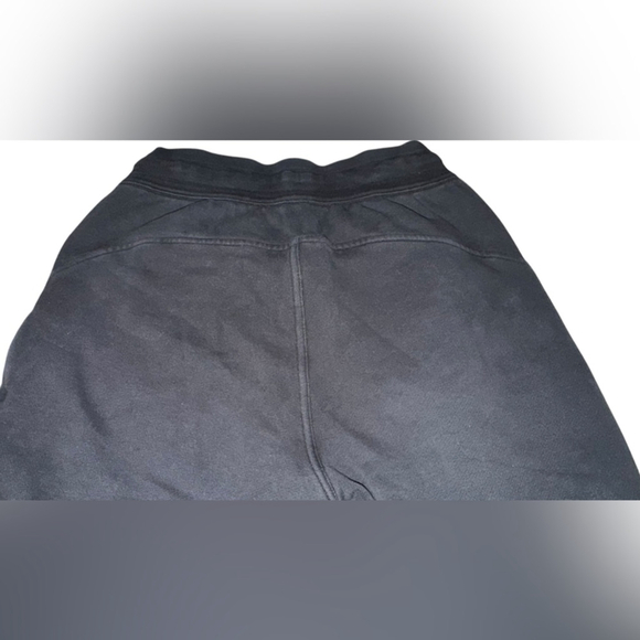 Lululemon Scuba Relaxed High-Rise Jogger
Black - Picture 6 of 9
